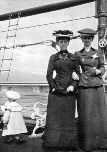Principe Olav 1903-1991 con Lady Antrim e Miss Knollys, 1908 da Queen Alexandra
