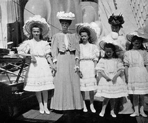 La madre, la sorella e i figli dello Zar Nicola II di Russia da Queen Alexandra