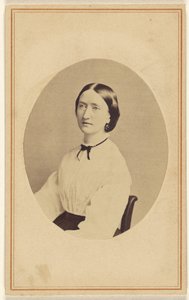 [Donna non identificata, seduta] da R. A. Lord