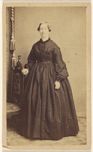 [Donna non identificata, in piedi] da R. A. Lord