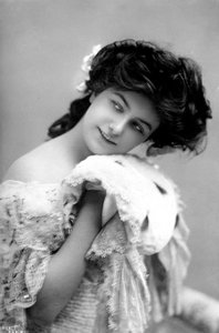 Ethel Oliver, attrice