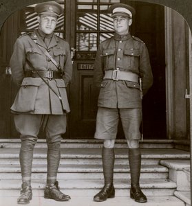 Capitano MacDougall, DSO, e Cadetto Mullin, due VC canadesi, Prima Guerra Mondiale, 1914-1918 da Realistic Travels Publishers