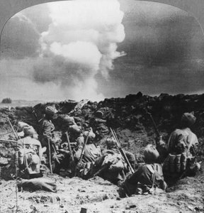 Bombardieri indiani che tengono una trincea importante vicino a Neuve Chapelle, Francia, Prima Guerra Mondiale, c1914-c1918 da Realistic Travels Publishers