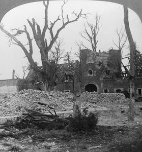 Rovine del castello di Beury, Festubert, Francia, Prima Guerra Mondiale, c1914-c1918 da Realistic Travels Publishers