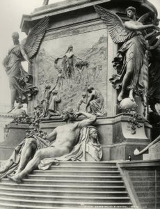 Berlino, monumento a Kaiser Guglielmo I, basamento