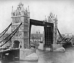 Tower Bridge, Londra, 1911-1912