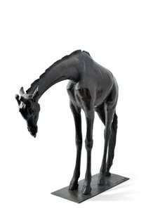 Grande giraffa con testa abbassata, modellata 1909-10, fusa prima del 1913 da Rembrandt Bugatti