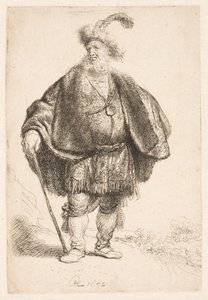 Uomo in piedi con indosso un costume orientale e un cappello di pelliccia con piume