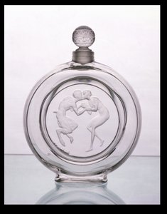 Le Baiser du Faune, bottiglia di profumo in vetro trasparente per Molinard di Lalique da Rene Jules Lalique