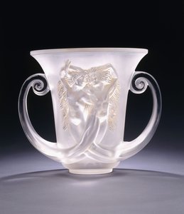 Nadica; un vaso in vetro modellato molto raro raffigurante due sirene, c. 1930s da Rene Jules Lalique