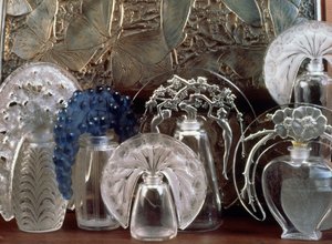 Flacone di profumo in vetro da Rene Jules Lalique