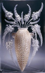 Vaso Veronique; uno di un paio di appliques in vetro modellato da Rene Jules Lalique