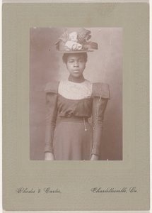 Ritratto di donna, c. 1910 (foto) da Rhodes & Carter