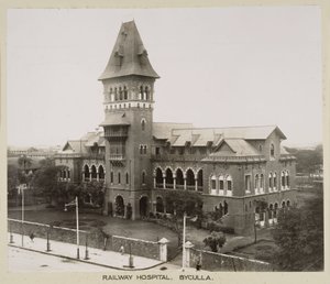 Ospedali, Byculla Railway Hospital, India, c. 1930 da John Pardon