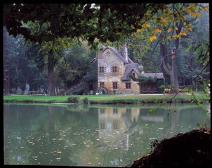 Il Hameau de la Reine - La Maison de la Reine al Hameau de la Reine Maria Antonietta, nel parco del Castello di Versailles da Richard Mique