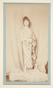Senza titolo (ragazza in piedi) da Robert Demachy