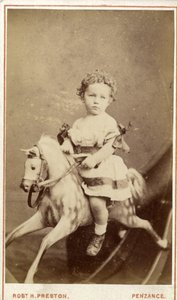 Ragazzina seduta su un cavallo a dondolo, 1860s da Robert H. Preston