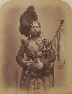 Piper David Muir, 42nd Highlanders (Black Watch) da Robert Howlett