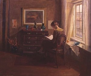 Signora che legge in un interno