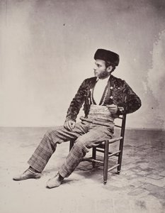Siviglia, ragazzo gitano vestito da 
