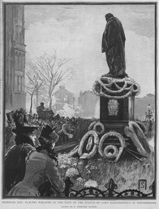 Deporre corone ai piedi della statua dello statista inglese Benjamin Disraeli nel Primrose Day, l