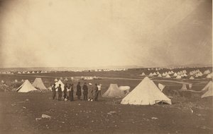 Il quartiere del generale Bosquets con lo sguardo rivolto alla fattoria Mackenzie. da Roger Fenton