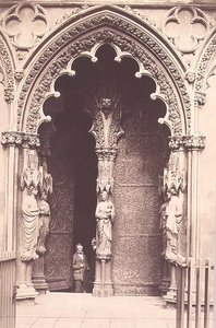 Il portico ovest, cattedrale di Litchfield, c.1858 (foto seppia) da Roger Fenton