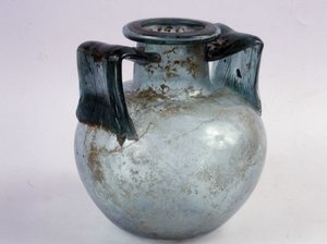 Urna cineraria in vetro blu con manici striati da Roman