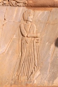 Primo piano del rilievo decorativo del palco del teatro di Sabratha, Libia, Tripolitania da Roman
