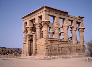 Antichità egizia: chiosco di Marco Ulpio Traiano da Roman