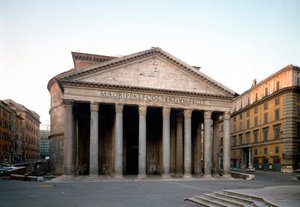 Vista esterna del Pantheon da Roman