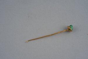 Fermaglio (oro e smeraldo)