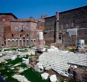 Foro Imperiale (foro di Augusto): vista del tempio di Marte Ultore. 2 a.C. Roma da Roman