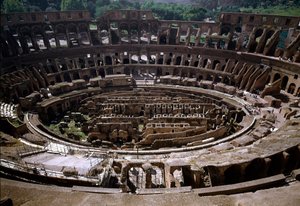 Vista interna del Colosseo, costruito tra il 70 e l