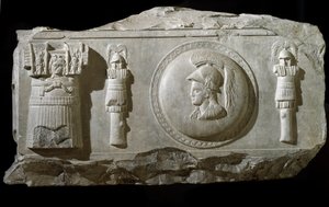 Frammento di rilievo in marmo dalla Piazza della Consolazione a Roma da Roman