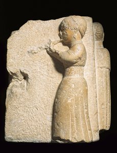 Scultura di Osuna di una donna che suona un aulos, Urso, Andalusia da Roman