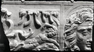 Rilievo che raffigura Giona e la balena, dalle catacombe di Santa Priscilla, Roma da Roman