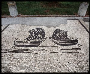 Arte romana: Mosaico delle navi della Corporazione dei marinai, Piazza delle Corporazioni da Roman