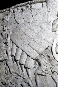 Arte romana: assalto dei romani durante la prima guerra. Stampo del 1862 che riproduce i bassorilievi della colonna di Traiano a Roma da Roman