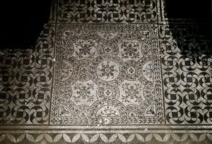 Arte romana: dettaglio dei mosaici del pavimento di Villa Adriana a Tivoli da Roman