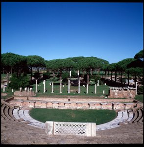 Arte romana: veduta delle rovine del teatro