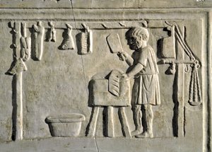 Arte romana: un macellaio nella sua bottega. Bassorilievo, civiltà romana, II secolo d.C.