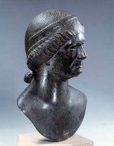 Arte romana: testa di donna in bronzo. Inizio del I secolo d.C.
