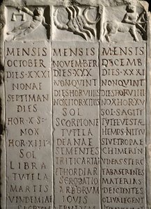 Calendario dal Campo Marzio che indica i mesi (ottobre, novembre, dicembre), i giorni con le costellazioni e i segni zodiacali (Bilancia, Scorpione, Sagittario) e i corrispondenti lavori agricoli. I secolo a.C.-I secolo d.C. da Roman