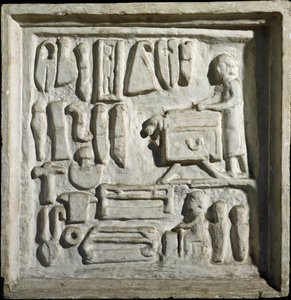 Arte romana: interno di un edificio o laboratorio con diversi strumenti. Bassorilievo. I secolo d.C. Roma, Museo della Civiltà Romana da Roman