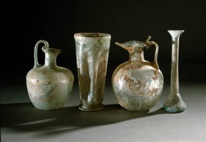 Arte romana: brocche e vasi di vetro da Pompei da Roman
