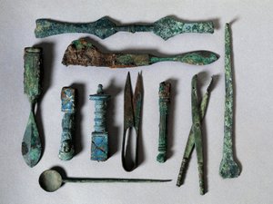 Strumenti chirurgici dalla Casa del Chirurgo a Pompei da Roman