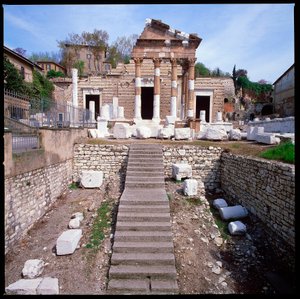 Arte romana: veduta del Campidoglio, 73 d.C., Brescia, Italia