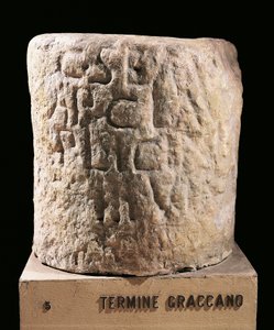 Civiltà romana, pietra di confine che segnava i lotti assegnati dalle leggi dei Gracchi da Roman