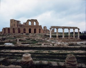 Teatro romano e casa del peristilio, II-III secolo da Roman